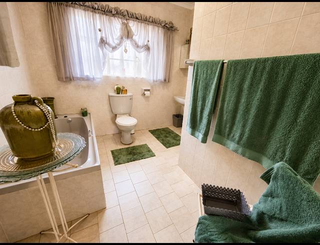 3 BEDROOM HOUSE FOR SALE IN VANDERBIJLPARK SE 4